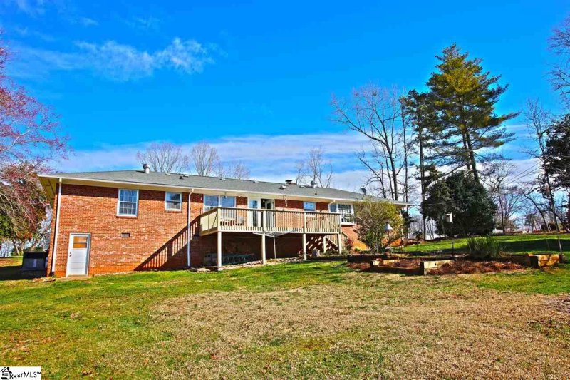 Property image 3 at 2814 N Bayshore Drive, Seneca, SC 29672