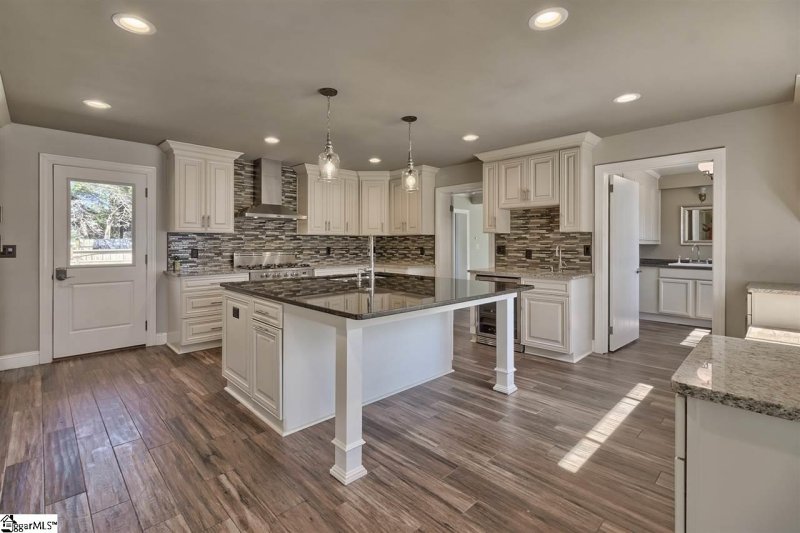 Property image 5 at 201 Oakfield Avenue, Easley, SC 29640