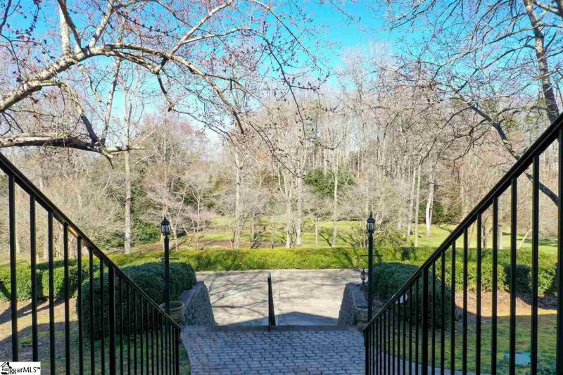 Property image 4 at 201 E Round Hill Road, Greenville, SC 29617