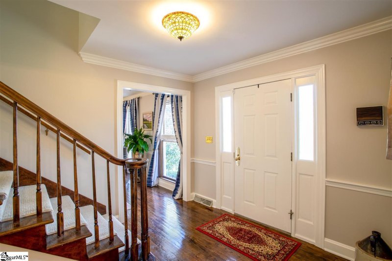 Property image 5 at 201 E Round Hill Road, Greenville, SC 29617