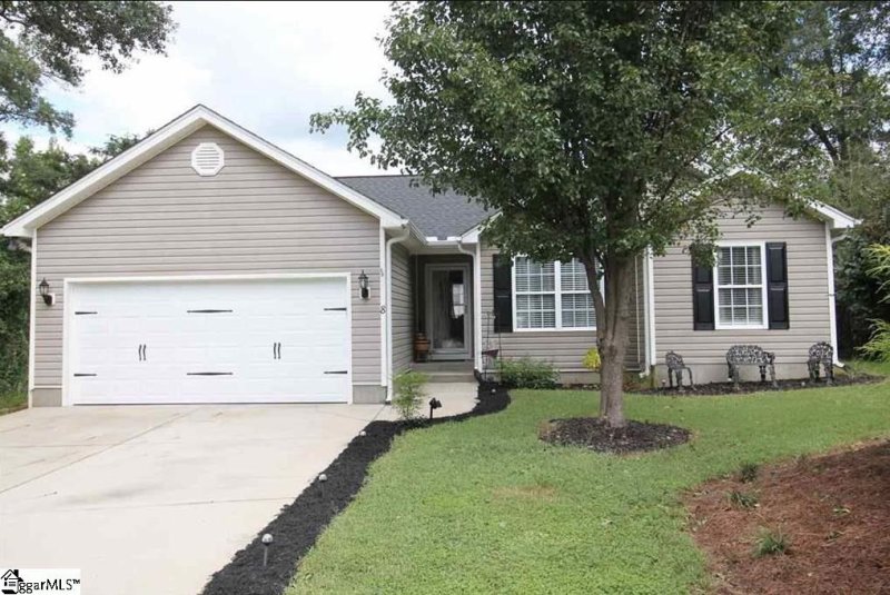 Property image 2 at 8 Squirrel Hollow Court, Greer, SC 29651