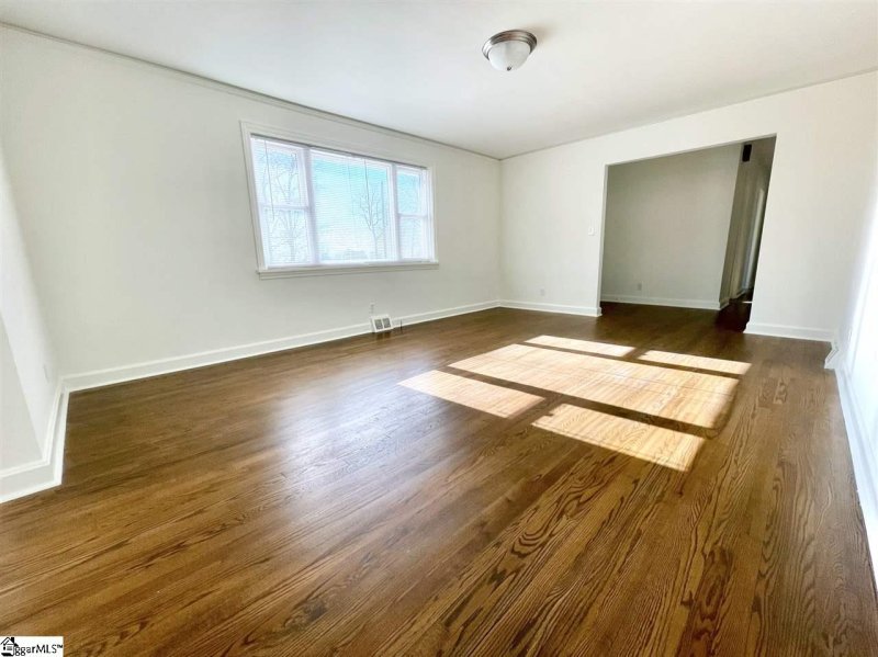 Property image 3 at 105 Blue Ridge Drive, Greer, SC 29651