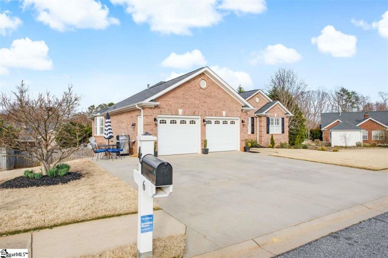 Property image 2 at 6 Saint Thomas Court, Greer, SC 29651