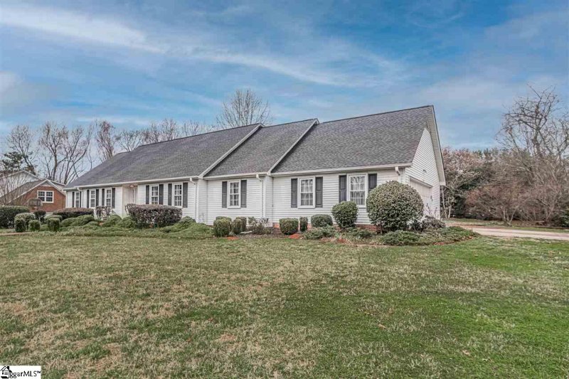 Property image 2 at 17 Meadow Lane, Greenville, SC 29615