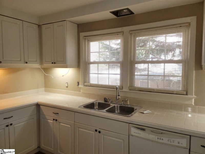 Property image 4 at 6 Piney Woods Lane, Greenville, SC 29605