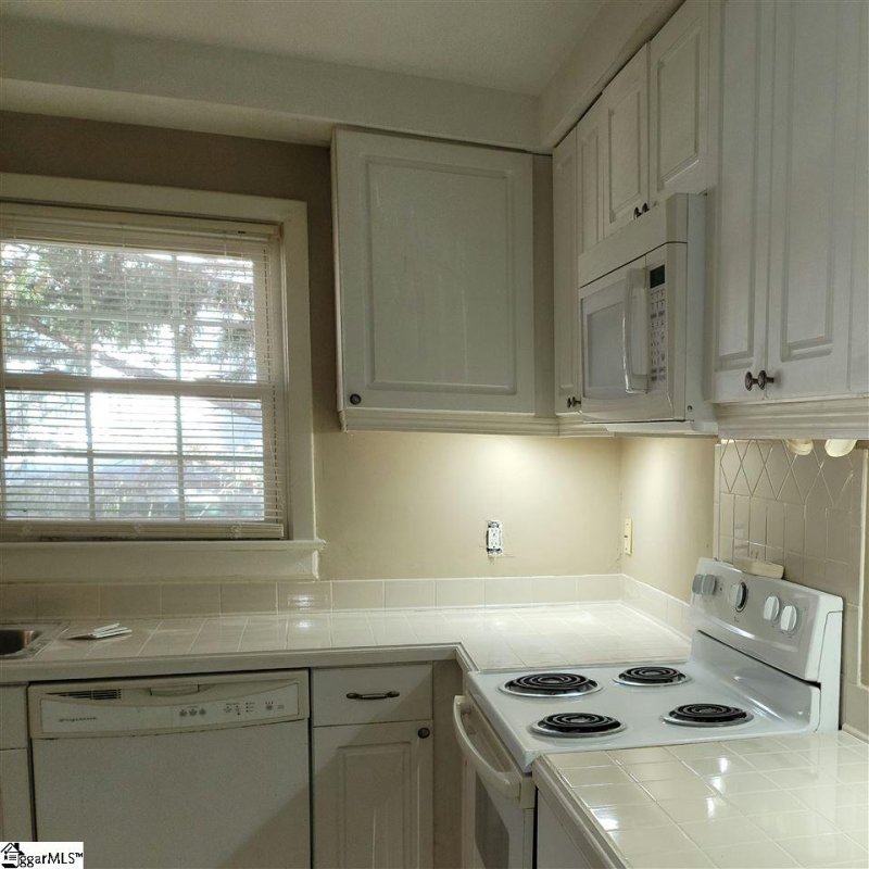 Property image 5 at 6 Piney Woods Lane, Greenville, SC 29605