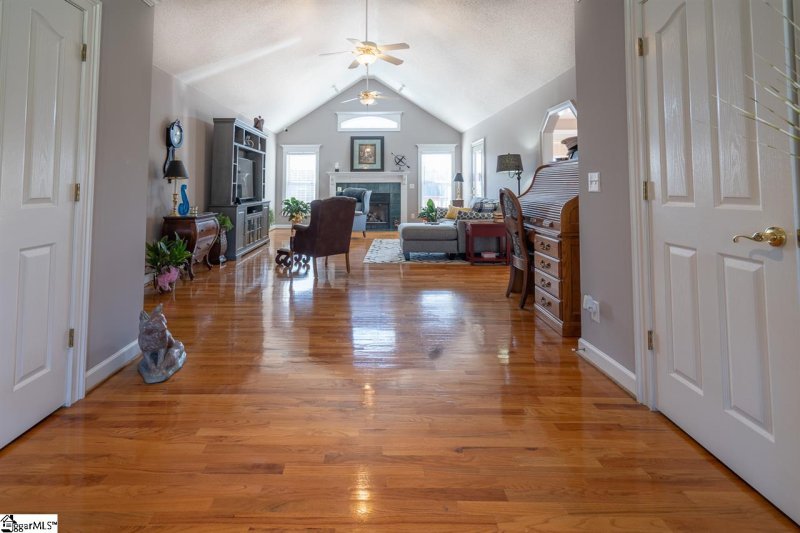 Property image 2 at 142 Royal Burgess Drive, Campobello, SC 29322