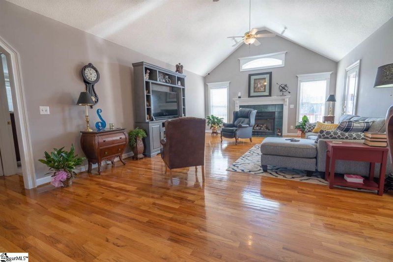 Property image 3 at 142 Royal Burgess Drive, Campobello, SC 29322