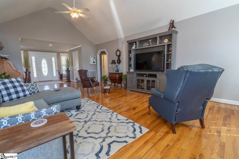 Property image 4 at 142 Royal Burgess Drive, Campobello, SC 29322