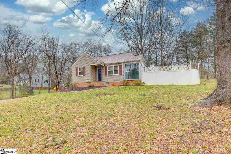Property image 2 at 15 High Valley Boulevard, Greenville, SC 29605