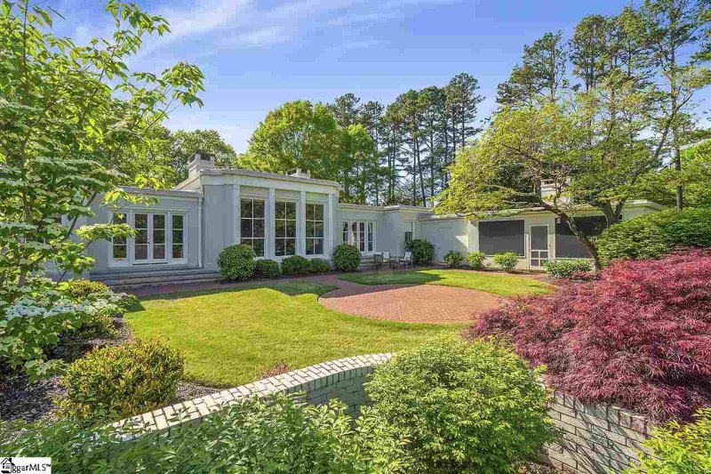 Property image 3 at 104 W Round Hill Road, Greenville, SC 29617