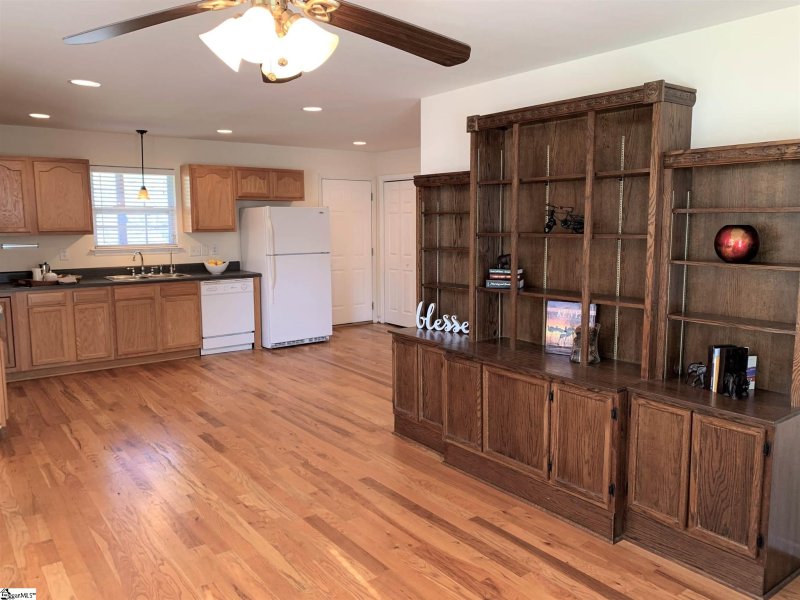 Property image 3 at 6 Erskine Street, Greenville, SC 29607-1615