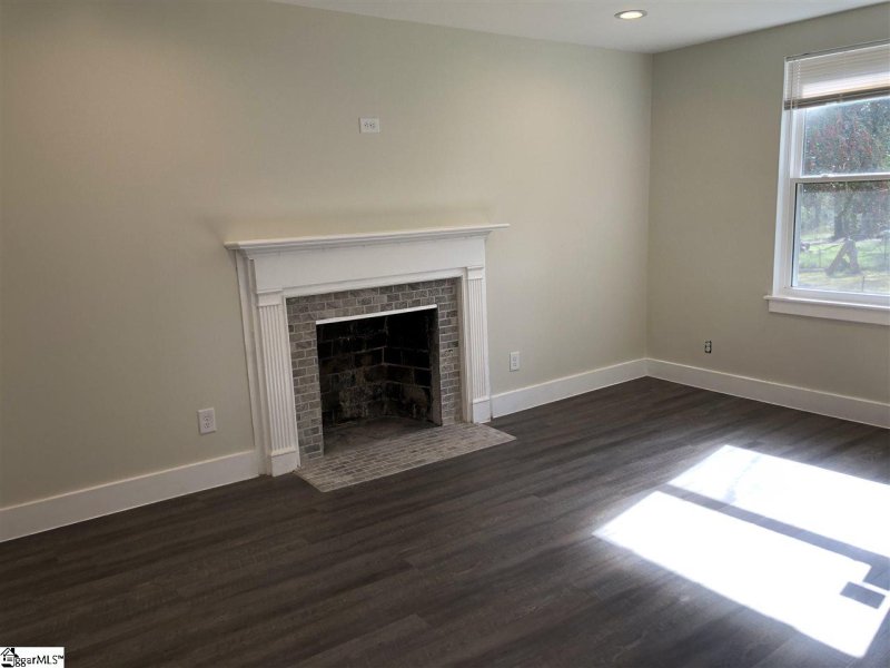 Property image 3 at 26 Ridgeway Drive, Greenville, SC 29605