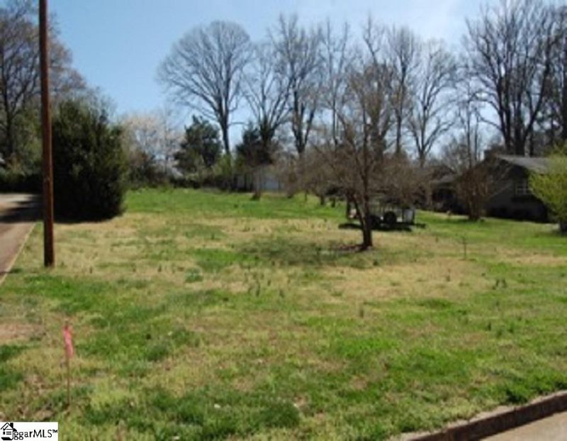 Property image 2 at 31 Lake Forest Drive, Greenville, SC 29609