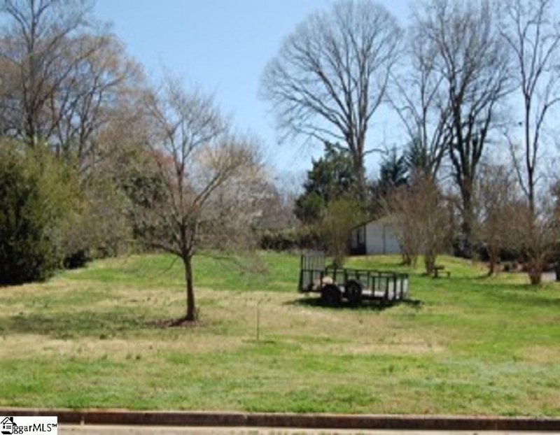 Property image 3 at 31 Lake Forest Drive, Greenville, SC 29609
