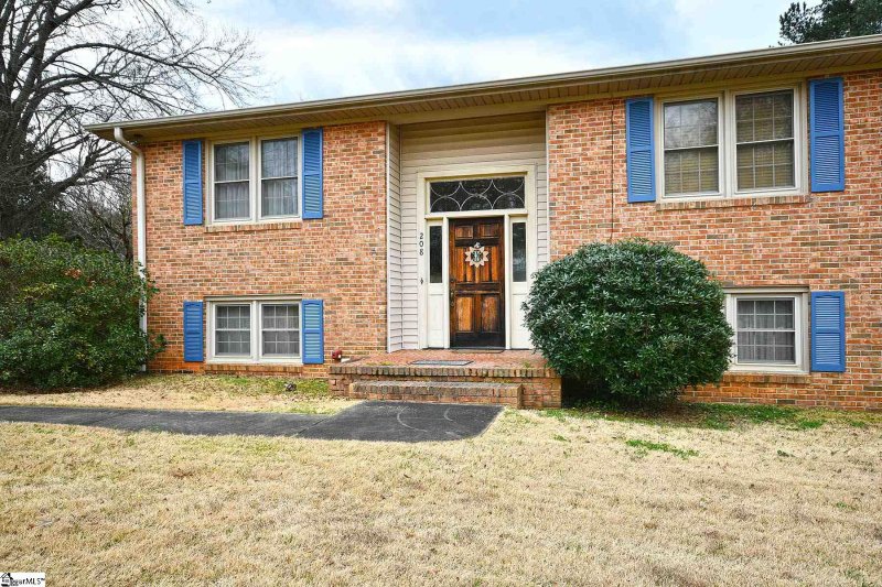 Property image 2 at 208 Lavonne Avenue, Easley, SC 29642