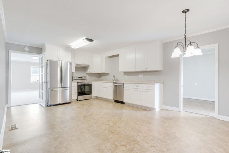 Property image 2 at 15 Summitt Court, Taylors, SC 29687