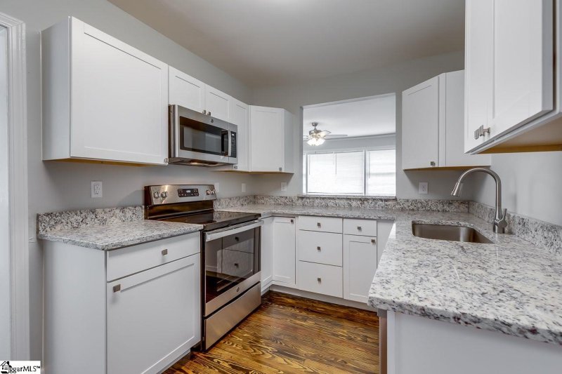 Property image 4 at 13 Piney Woods Lane, Greenville, SC 29605