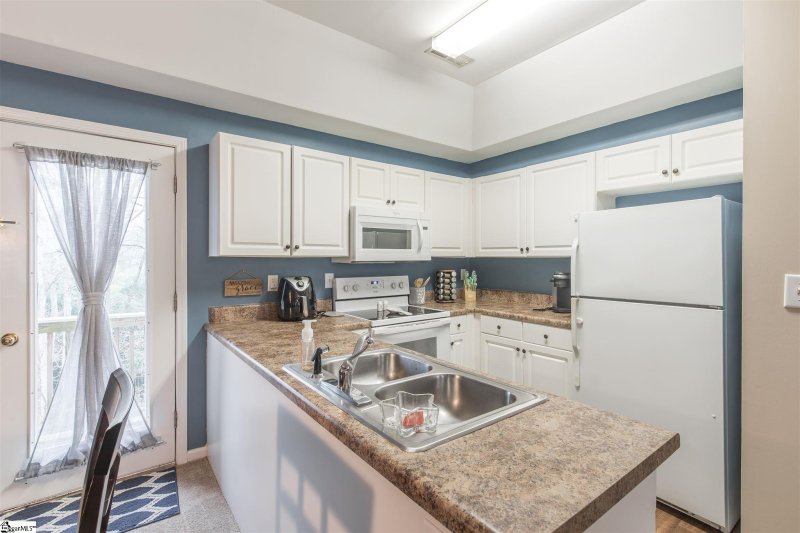 Property image 5 at 74 Huntress Drive, Greer, SC 29651-1284