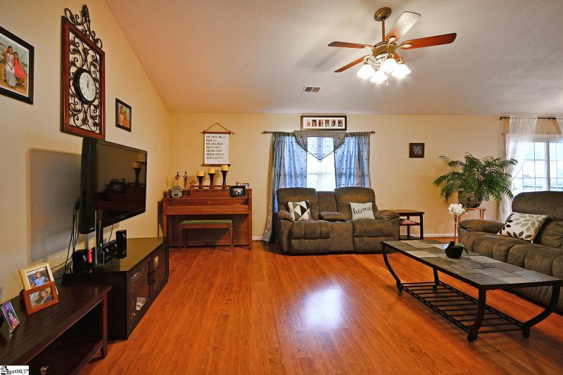 Property image 4 at 3 Hickory Rock Lane, Greer, SC 29651