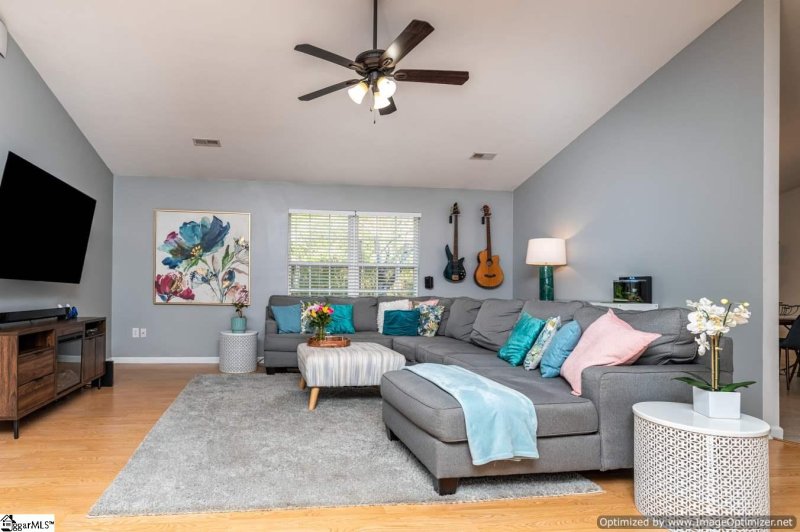 Property image 2 at 11 Landing Lane, Simpsonville, SC 29681