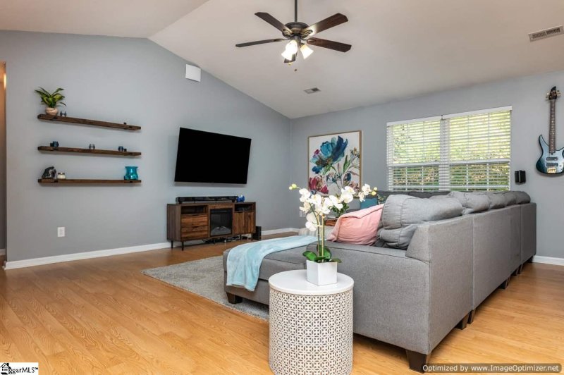 Property image 3 at 11 Landing Lane, Simpsonville, SC 29681