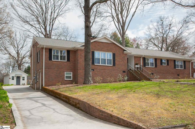 Property image 2 at 8 Indian Springs Drive, Greenville, SC 29615