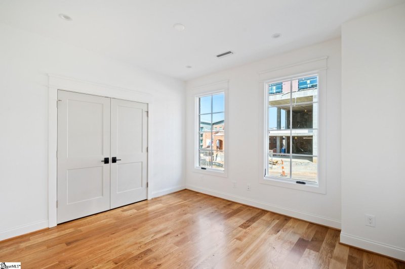 Property image 4 at 111 Wardlaw Street, Greenville, SC 29601