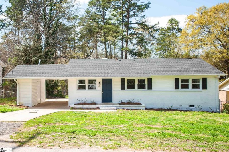 226 W Castle Drive