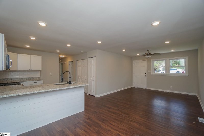 Property image 3 at 226 W Castle Drive, Greenville, SC 29605
