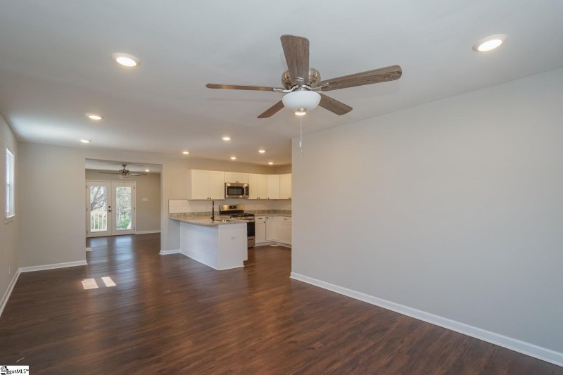 Property image 4 at 226 W Castle Drive, Greenville, SC 29605