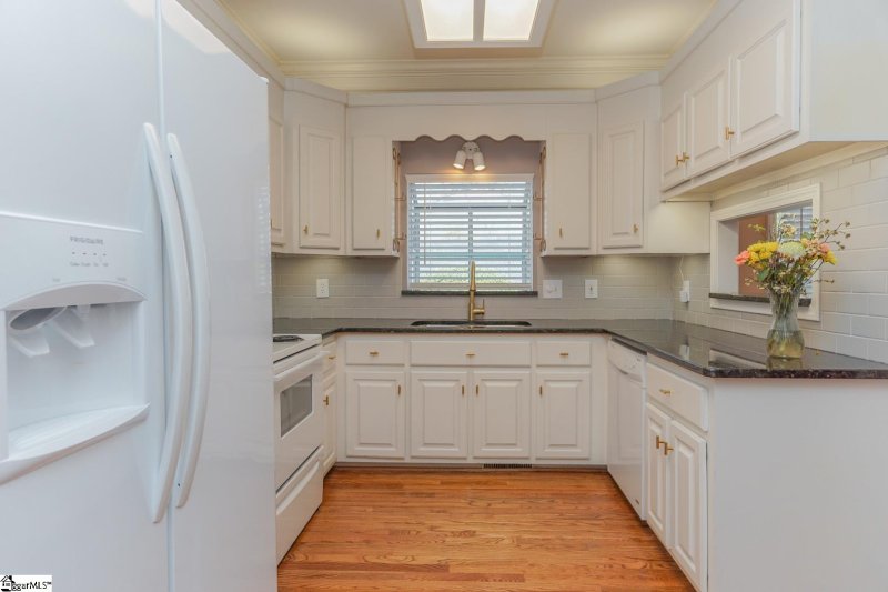 Property image 5 at 114 Club House Court, Taylors, SC 29687