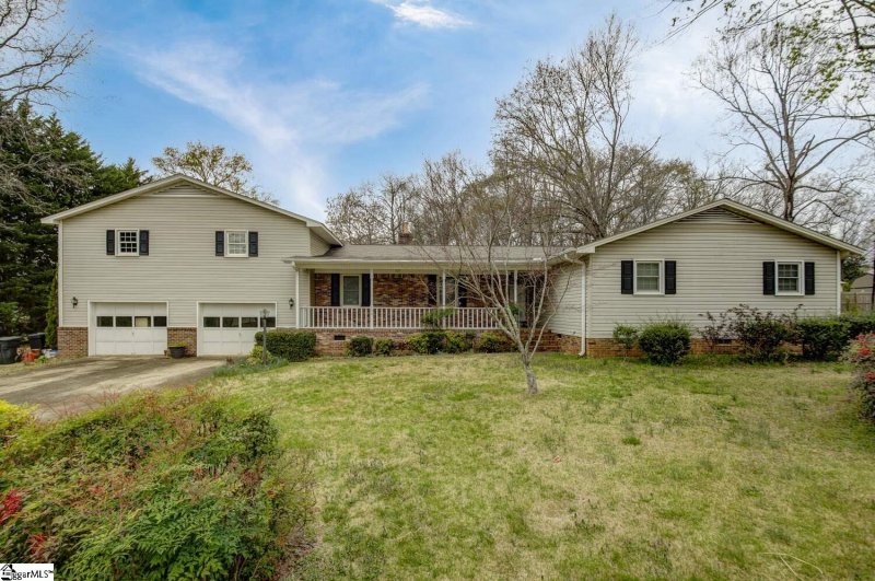104 Heathwood Drive