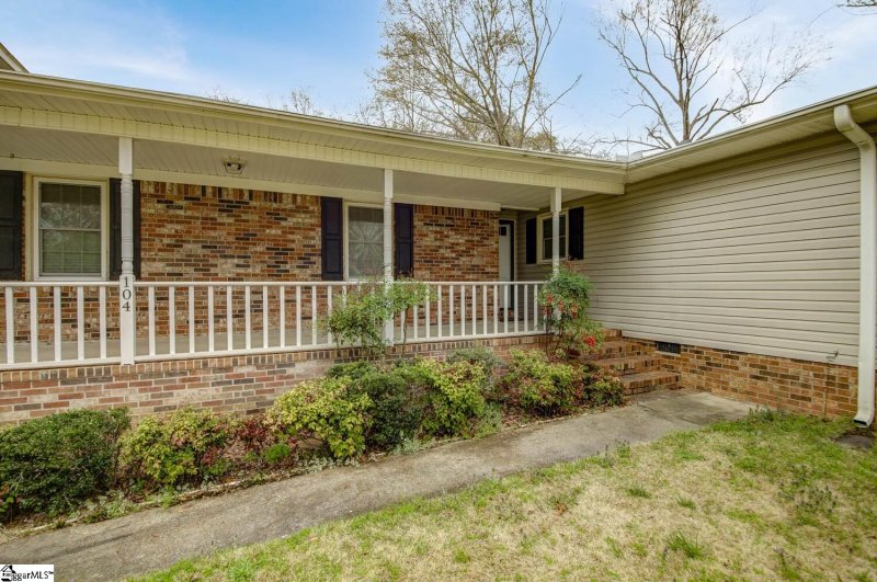 Property image 2 at 104 Heathwood Drive, Taylors, SC 29687