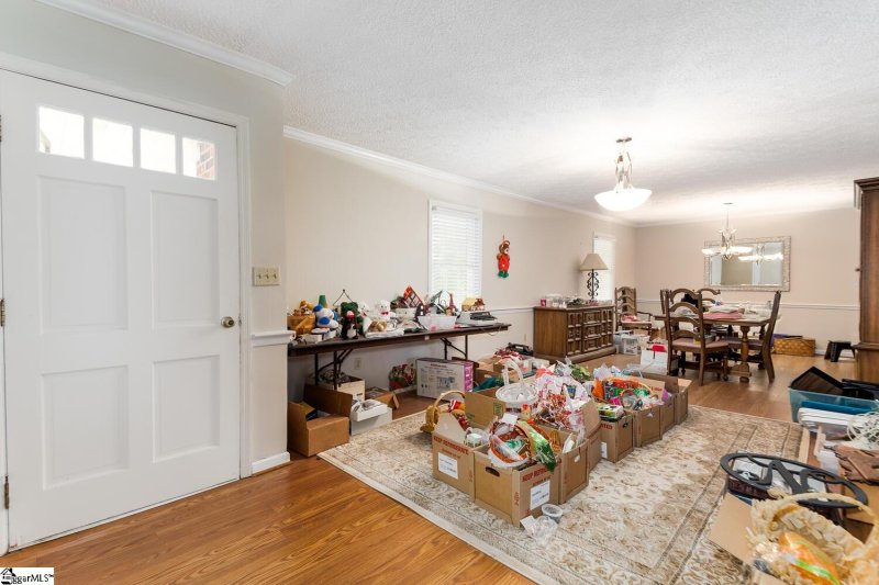 Property image 3 at 104 Heathwood Drive, Taylors, SC 29687