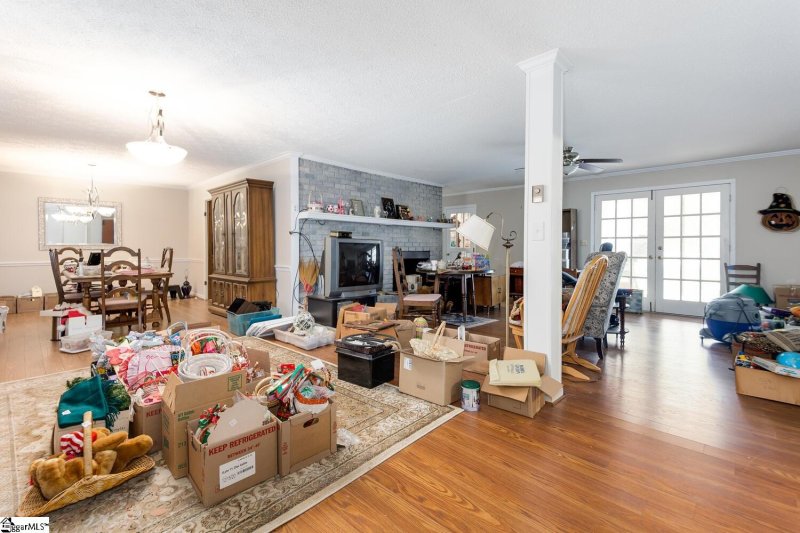 Property image 4 at 104 Heathwood Drive, Taylors, SC 29687