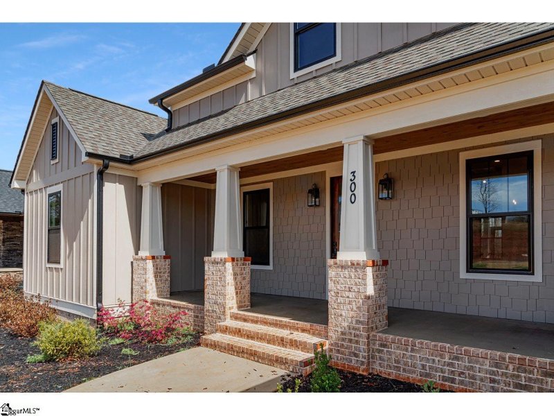 Property image 4 at 300 Braxton Meadow Drive, Simpsonville, SC 29681