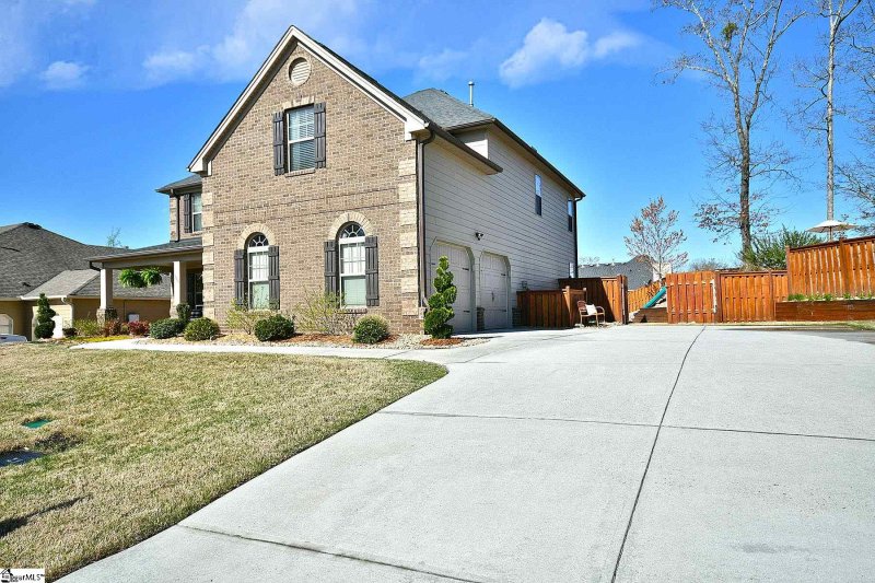 Property image 2 at 111 Versilia Lane, Simpsonville, SC 29681