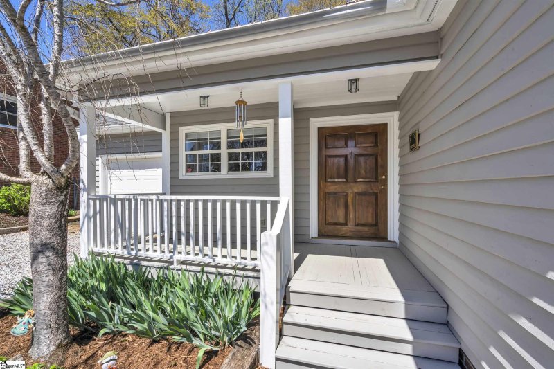 Property image 2 at 207 Forestdale Drive, Taylors, SC 29687