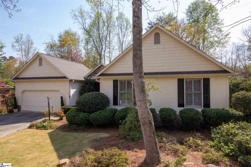 Property image 2 at 5 Old Oak Drive, Taylors, SC 29687