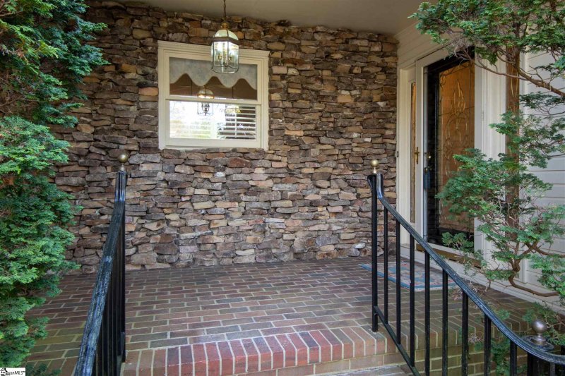 Property image 3 at 5 Old Oak Drive, Taylors, SC 29687