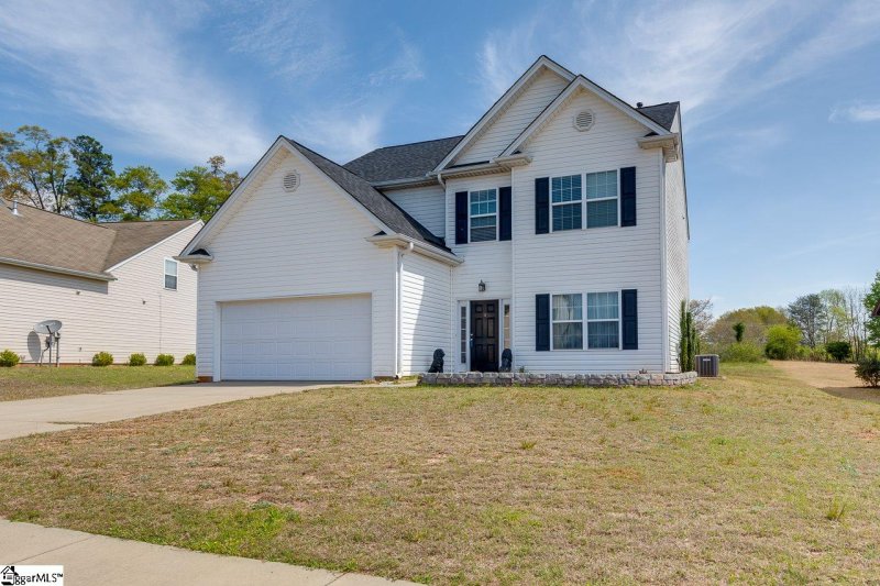 Property image 2 at 4 Hurshfield Court, Taylors, SC 29687