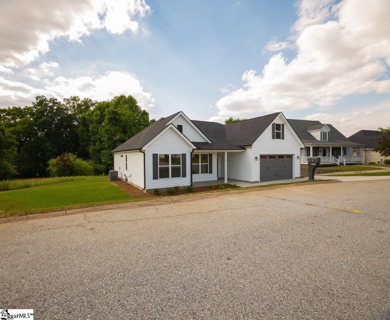Property image 2 at 9 Saddle Ridge Court, Taylors, SC 29687