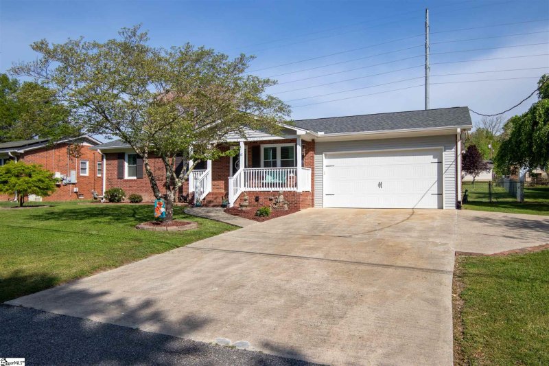 Property image 2 at 11 Marlow Lane, Taylors, SC 29687