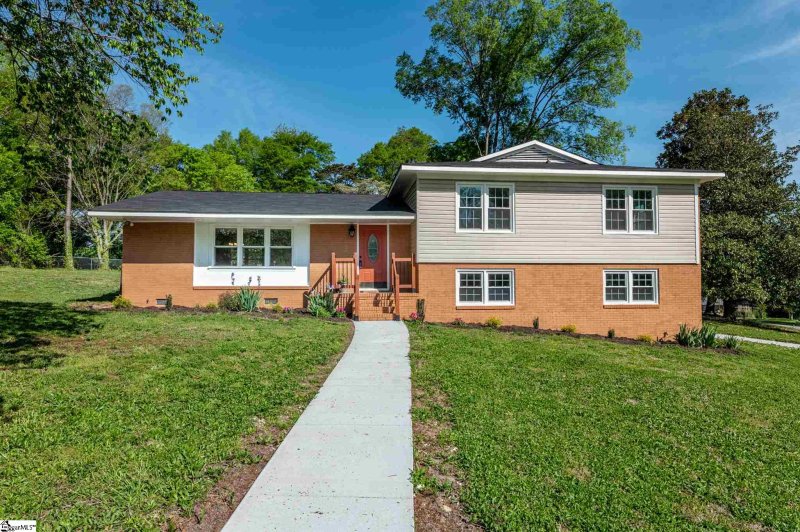 Property image 4 at 127 Hartsville Drive, Taylors, SC 29687