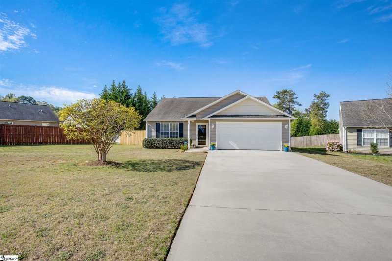 Property image 2 at 303 Shada Lane, Greenville, SC 29611-2068