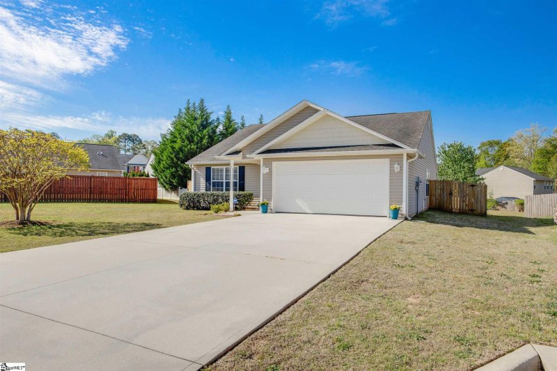 Property image 5 at 303 Shada Lane, Greenville, SC 29611-2068