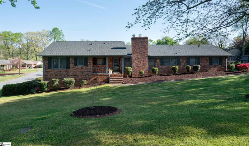 Property image 2 at 104 Westover Drive, Greer, SC 29651