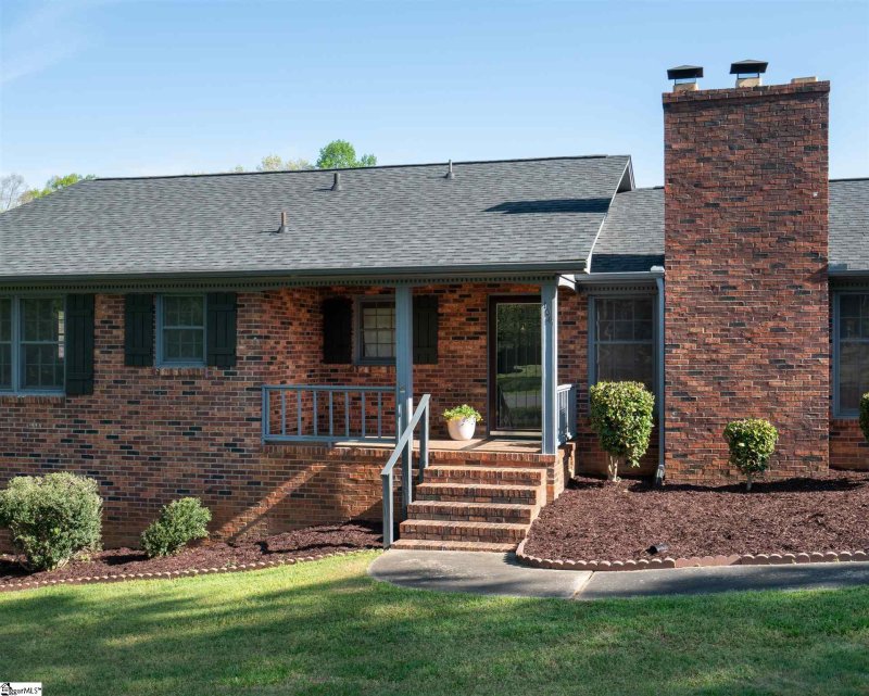 Property image 4 at 104 Westover Drive, Greer, SC 29651