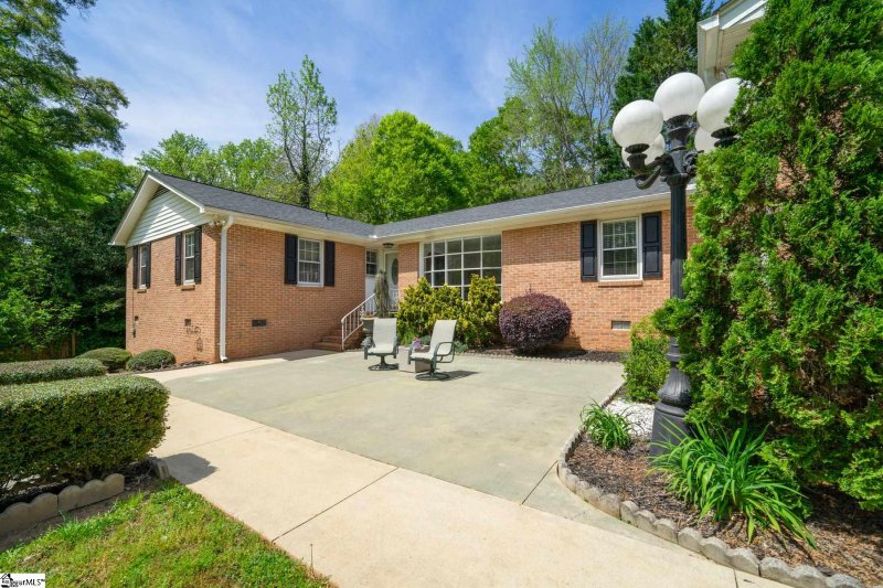 Property image 2 at 6 Burlwood Court, Taylors, SC 29687